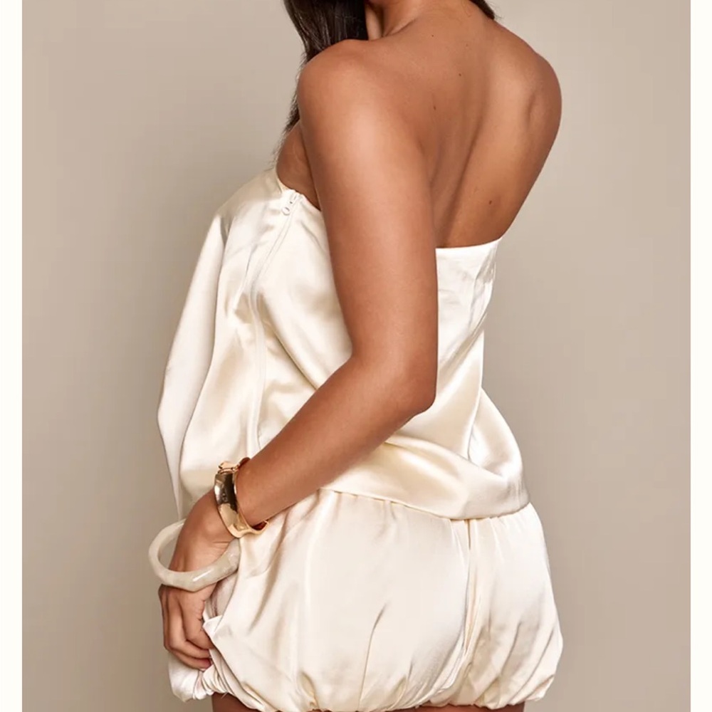 pretty little thing
 Cream Satin shorts and top matching set - Picture 2 of 4